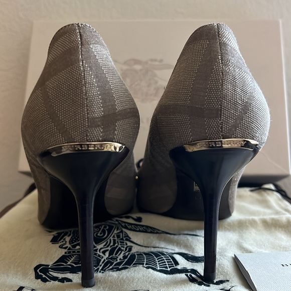 Burberry London Jacquard Sturridge 85 Peep Toe Pump - Picture 3 of 10